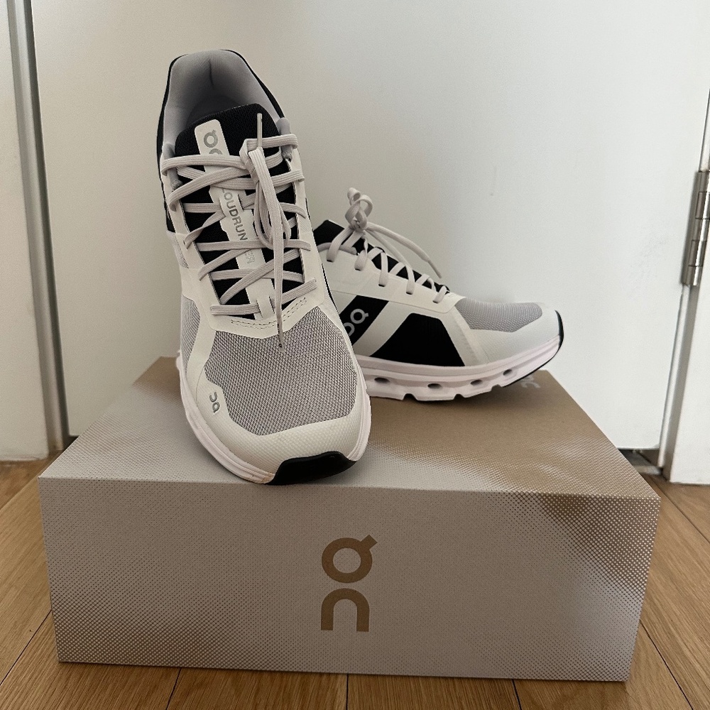 On Running Cloudrunner Men’s Shoes Size 10